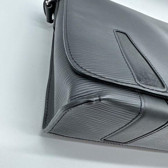 Louis Vuitton Harrington PM Messenger Epi Leather Noir Brand New with Tags - Picture 6 of 16